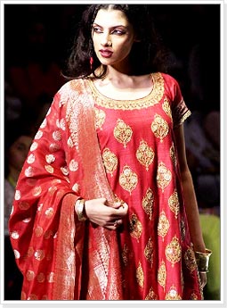 Indrani Dasgupta in designer Anuradha Vakil's bridal salwar kameez 